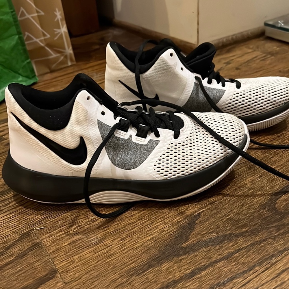 Nike basketball shoes size 6